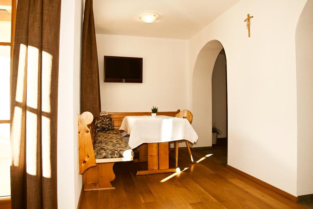 Putzerhof Aparthotel Funes  Exteriör bild